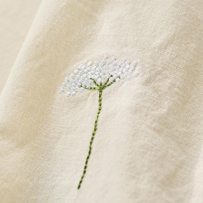 Aufgestickte Doldenblüte auf Stoffserviette von IB Laursen, Serie Flora, 40x40 cm, bügelbar, waschbar bei 40 Grad, kombinierbar mit der Serviette Atlantis