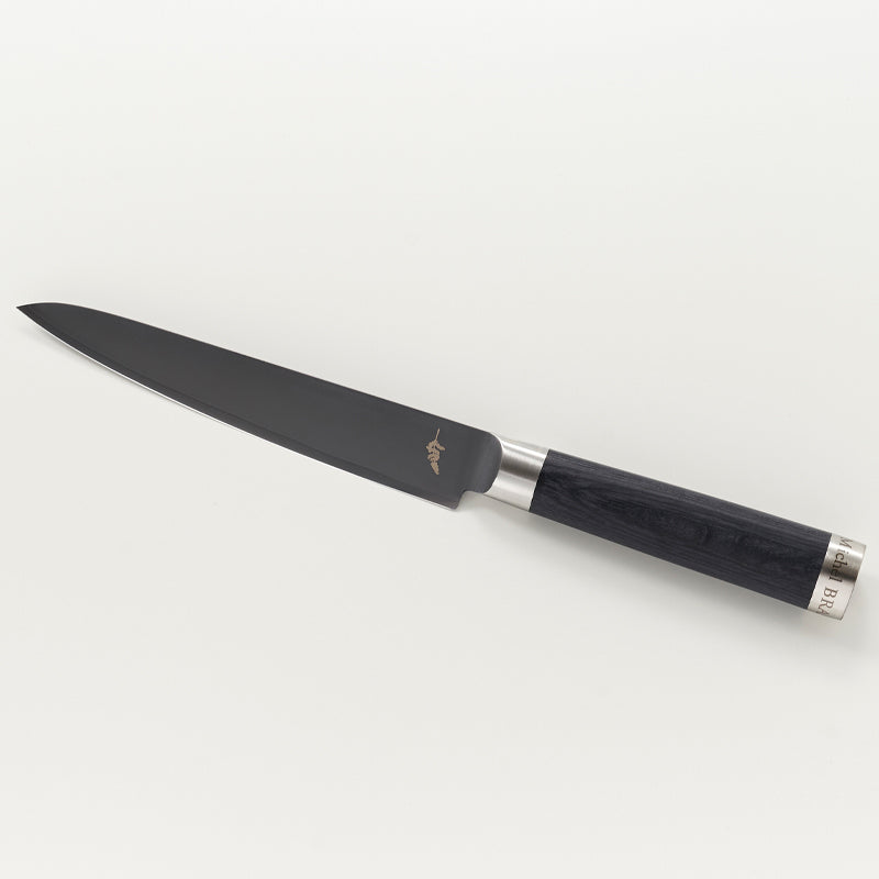 Hersteller-Logo KAI und Seriennummer sowie Made in Japan sind eingraviert in 
Klinge mit mattgrauer Titanbeschichtung
Griff aus schwarzem Pakkaholz, 
Online-Shop Home-and-Kitchen.de