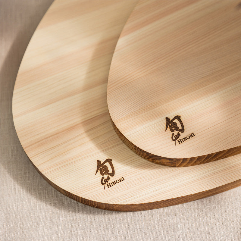 Aus weichem Holz für klingen-schonendes Schneiden: Schneide- und Wendebrett Shun Hinoki von KAI aus jap. Zypressenholz, in verschiedenen Größen
Online-Shop Home-and-Kitchen.de 