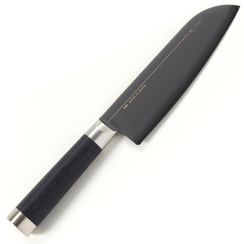 Santoku-Kochmesser  No. 04 MICHEL BRAS von KAI, handgefertigt, Griff aus Pakkaholz, schwarz, beidseitiger Schliff, Seriennummer und Logo eingraviert.
Online-Shop Home-and-Kitchen.de
