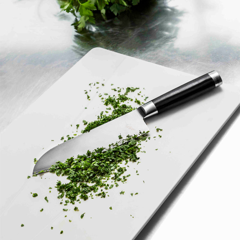 Beidseitig geschliffene Klinge: Santoku-Kochmesser  No. 04 MICHEL BRAS von KAI, handgefertigt, Griff aus schwarzem Pakkaholz
Online-Shop Home-and-Kitchen.de
