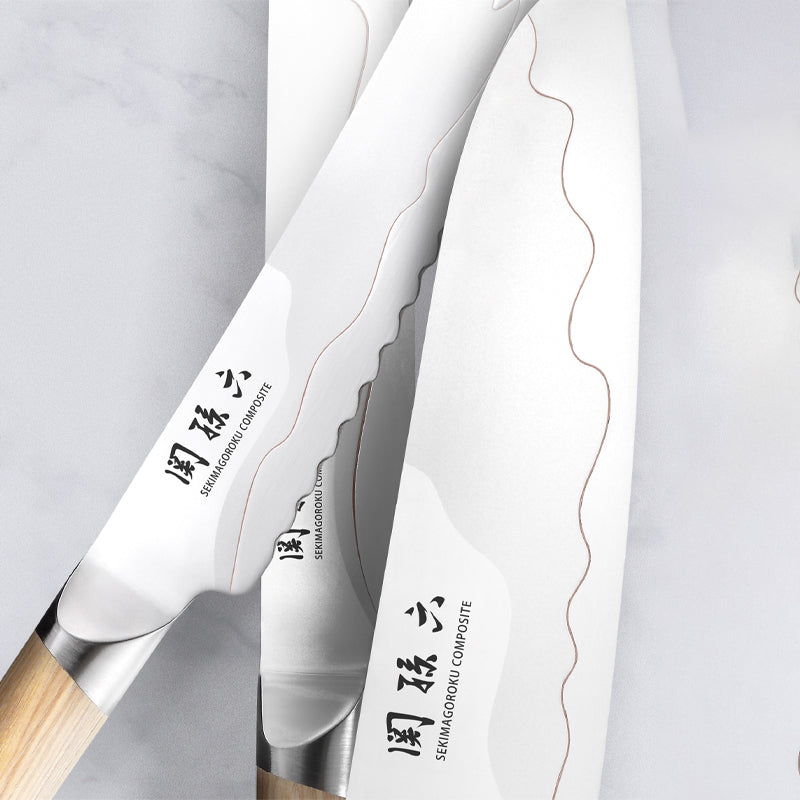 Von KAI - aus der Serie: Seki Magoroku Composite, verschiedene Messer mit Kupferverbindung zwischen den Stahlkomponenten, beidseitig geschliffen
Online-Shop Home-and-Kitchen.de