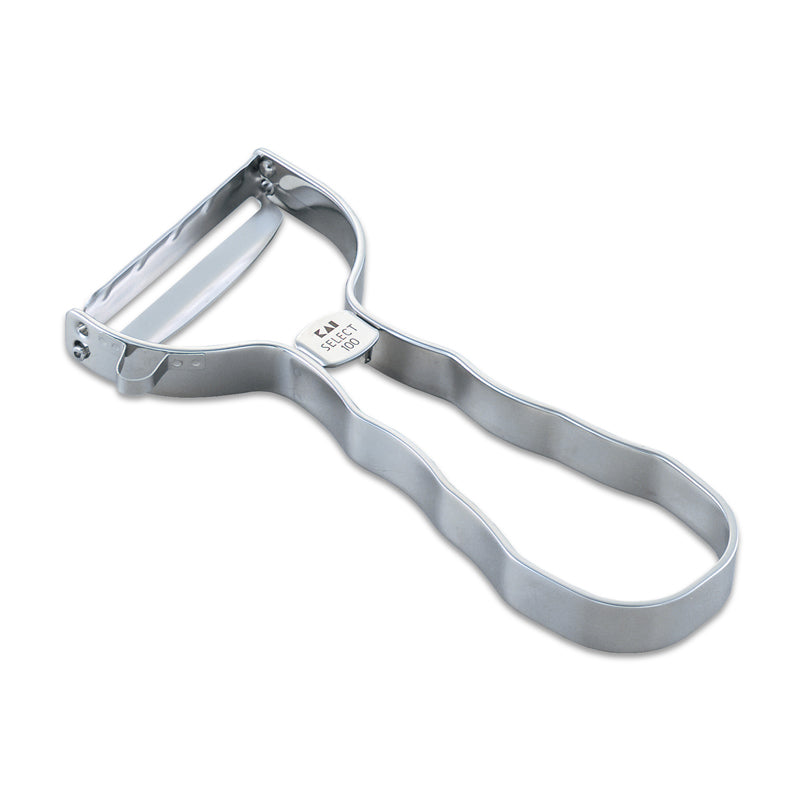 T-Schäler von KAI, Serie: Select
scharfer Sparschäler, komplett aus hochwertigem Edelstahl, 
angenehmer Griff durch Kerbungen
Online-Shop Home-and-Kitchen.de