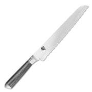 Brotmesser mit Wellenschliff von KAI, 
Serie: Shun Kagerou, beidseitig geschliffen, handgefertigt in Japan, Griff aus grau-meliertem Pakkaholz
Online-Shop Home-and-Kitchen.de