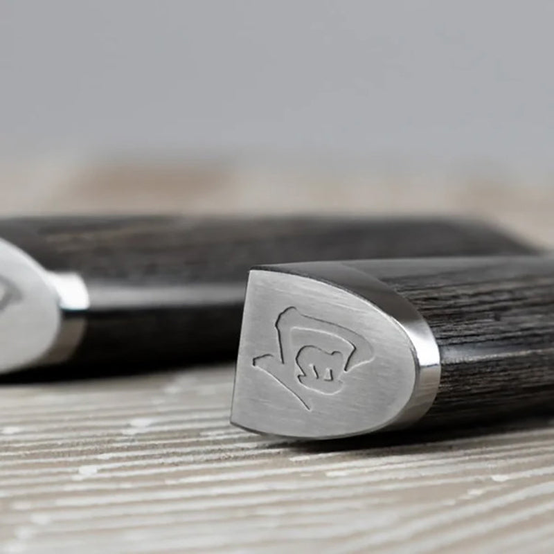 Eingeprägtes Shun-Logo auf der Unterseite der Griff-Endkappe.
Online-Shop Home-and-Kitchen.de