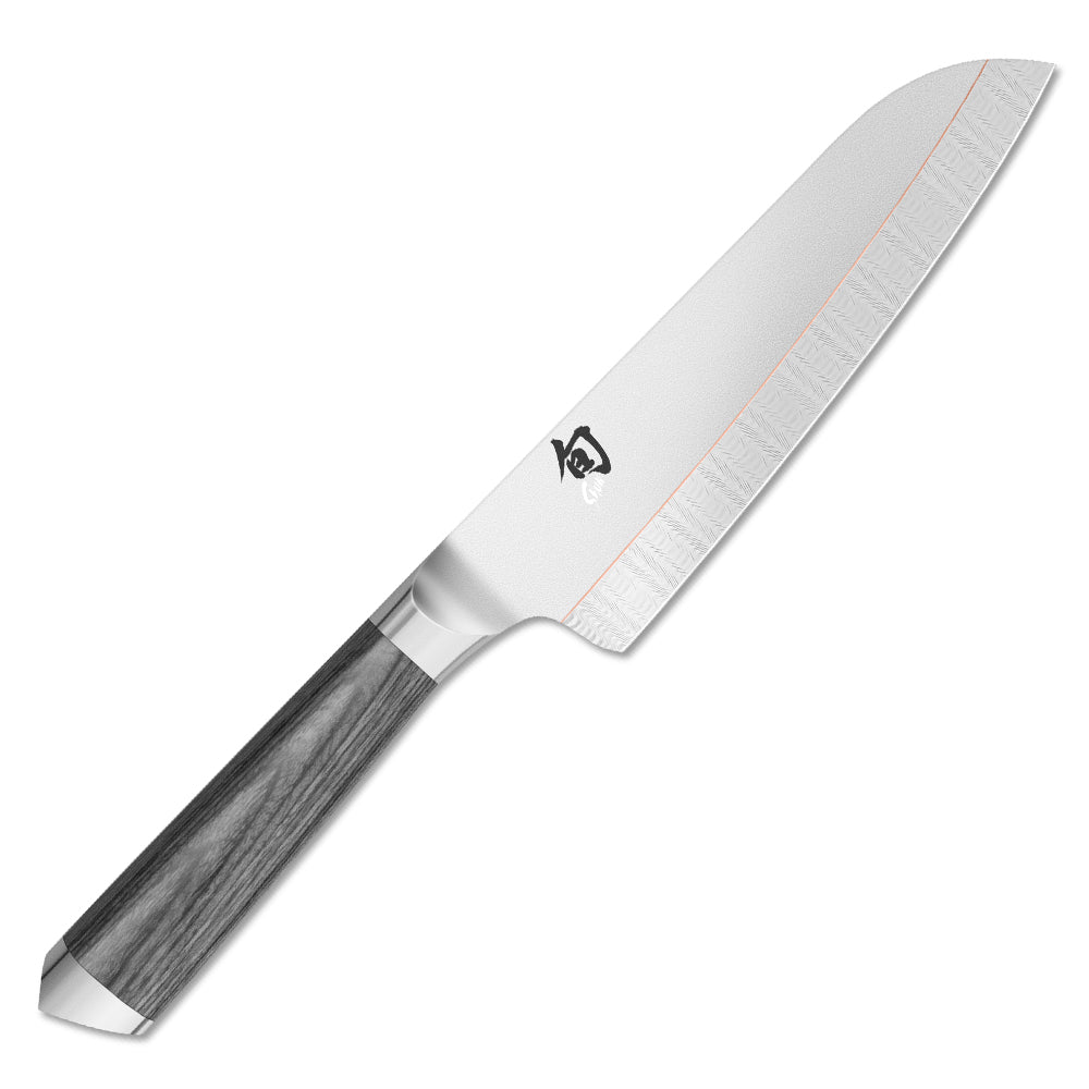 Santoku von KAI - Serie: Shun Kagerou,
mit gerader Schneide und nach unten gezogenem Klingenrücken, handgefertigt, beidseitig geschliffen, 
Griff: Pakkaholz, grau-meliert
Online-Shop Home-and-Kitchen.de