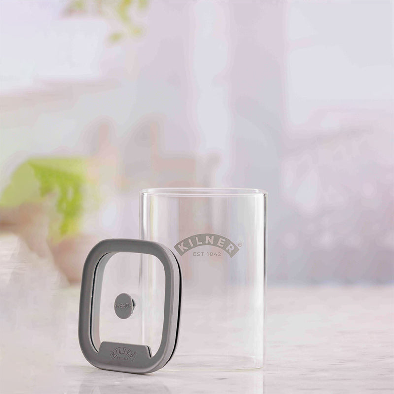 Aufbewahrungsgläser von Kilner FRESH STORAGE - in 3 Größen verfügbar, Volumen 0,5 l, 1,0 l oder 1,5 l
Mit integrierter Vakuumversiegelung
Stapelbar
Auch für den Kühlschrank geeignet
Für alle trockenen Lebensmittel
spülmaschinengeeignet (ohne Deckel)
