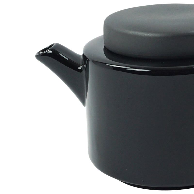 Ausgießer an schwarzer CYL Teekanne von KINTA, FAIR TRADE und nachhaltig produziert,Größe 950 ml: Höhe 13,5 cm, Ø 13,5 cm / Größe 1350 ml: Höhe 14,5 cm, Ø 14,5 cm
Online-Shop Home-and-Kitchen.de