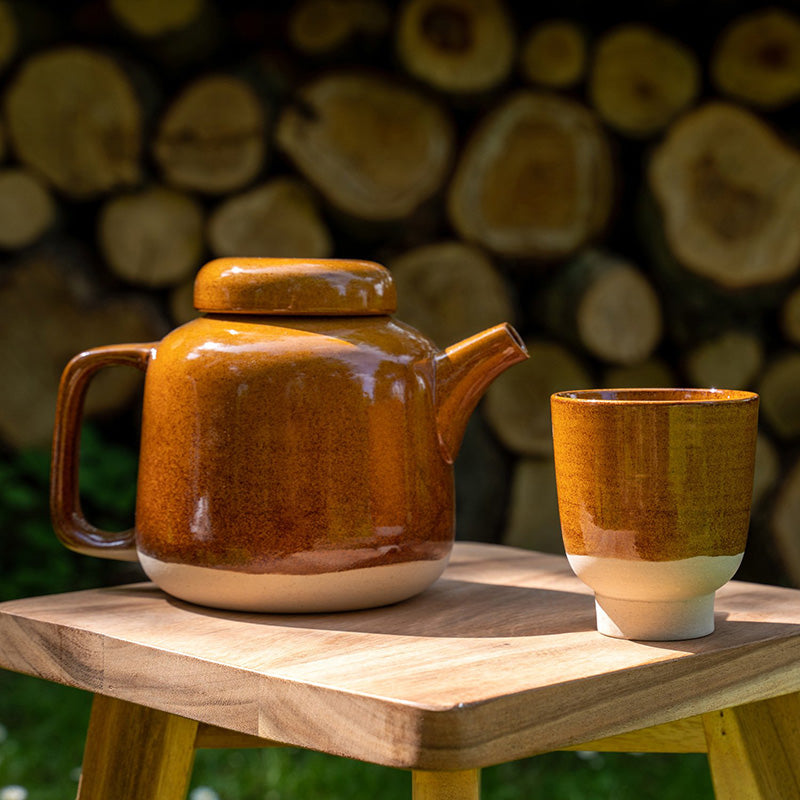 Auch im Outdoor-Bereich: RUTUNDA Teekannen von KINTA, glänzend glasiert, hellbraun, mit kleinen Sprenkeln, Online-Shop Home-and-Kitchen.de