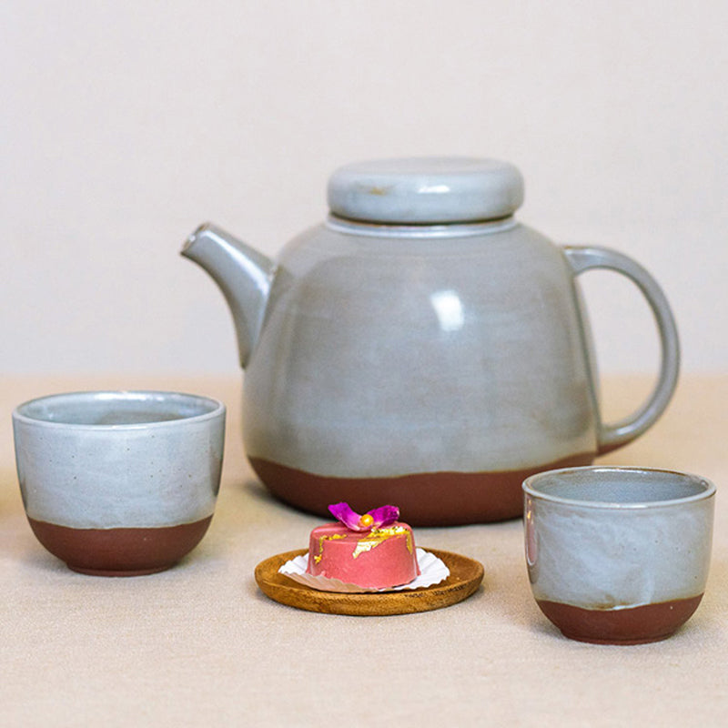 SOFT XL Teekanne von KINTA, grau-glasiert, mit Tonrand, spülmaschinen-
geeignet, Höhe 1,4 Liter, Online-Shop Home-and-Kitchen.de