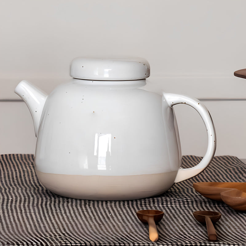 SOFT XL Teekanne von KINTA
Steingut, weiß, spülmaschinen-
geeignet, Höhe 16 cm, Ø 16 cm / Volumen 1,4 Liter, Online-Shop Home-and-Kitchen.de