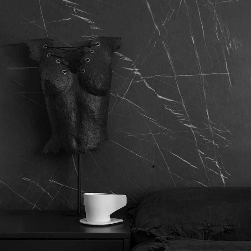 Moderne, weiße Porzellan Kaffeetasse von Kyuka Design, Volumen 200 ml,
für Designliebhaber, mit durchgängigem Henkel