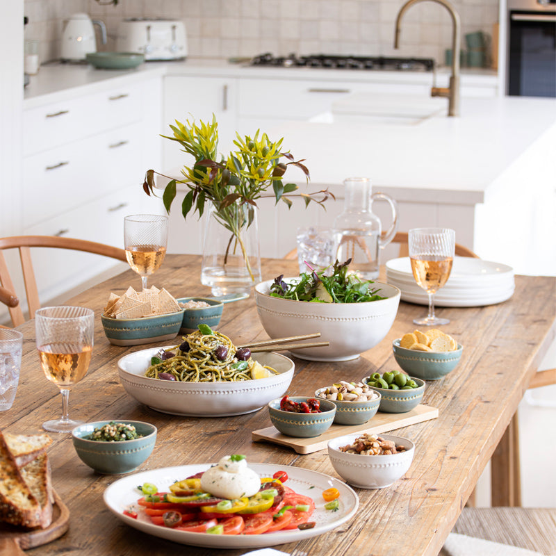 Ladelle Cameo Salatschüssel, Keramik, Durchmesser 26 cm, in 2 Farben, moderner Landhaus-Stil, auch als Servierschüssel für Pasta, Sossen etc.
kombinierbar mit den Serviersticks von Ladelle
