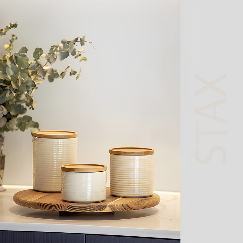 Kombiniere die Vorratsdosen STAX von Ladelle, Beige, Holzdeckel mit Silikonrand zum luftdichten Verschließen, Höhe 16 cm, Durchmesser 12 cm / Höhe und Duchmesser jeweils 12 cm / Höhe 8 cm, Durchmesser 12 cm, stapelbar, modernes Rippenmuster im Online-Shop Home-and-Kitchen.de