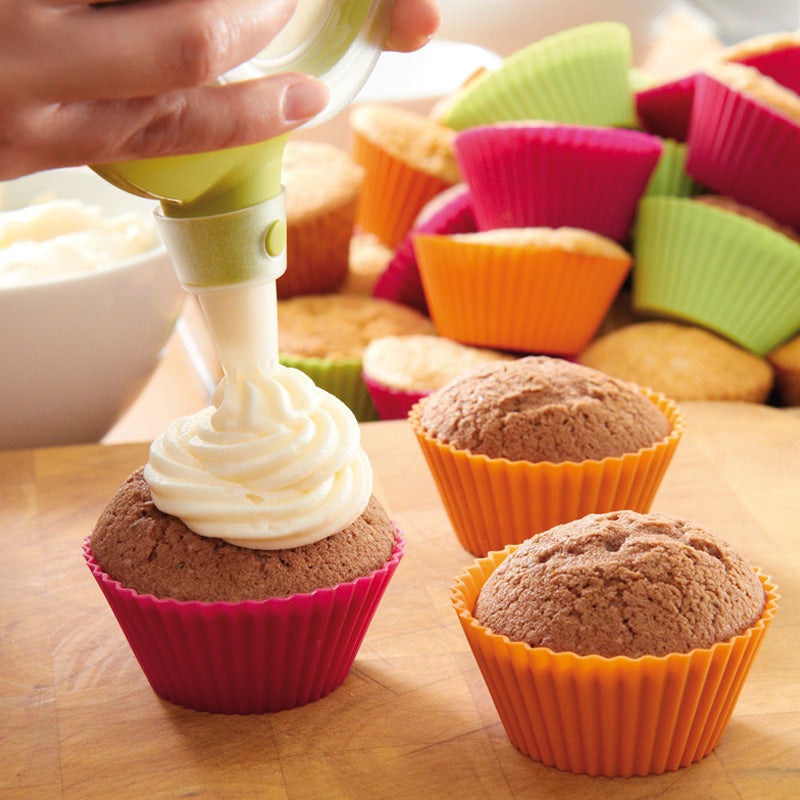Lekue Muffinförmchen im 12er Set mit 3 unterschiedliche Farben, aus 100 % Platin-Silikon, antihaftend und hitzebeständig, wiederverwendbar, spülmaschinengeeignet