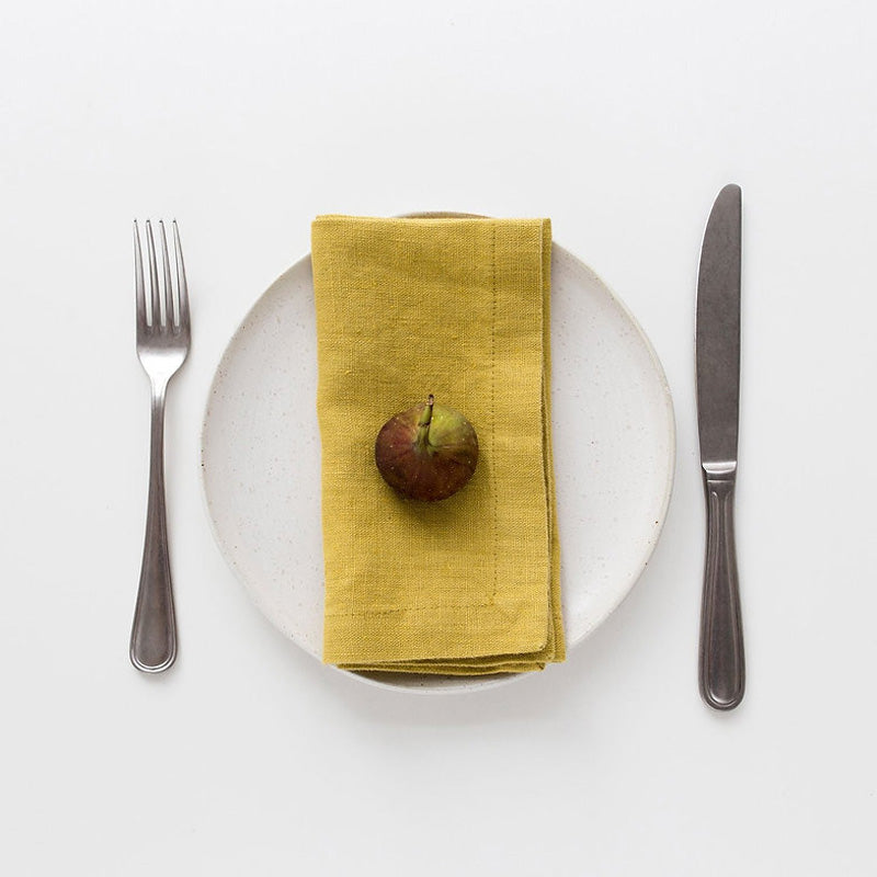 Curry-farbige Leinen-Servietten von Linen-Tales im  2er Set, 40x40 cm, 100 % Leinen, Kuvertsaum, 10  verschiedene Farben verfügbar