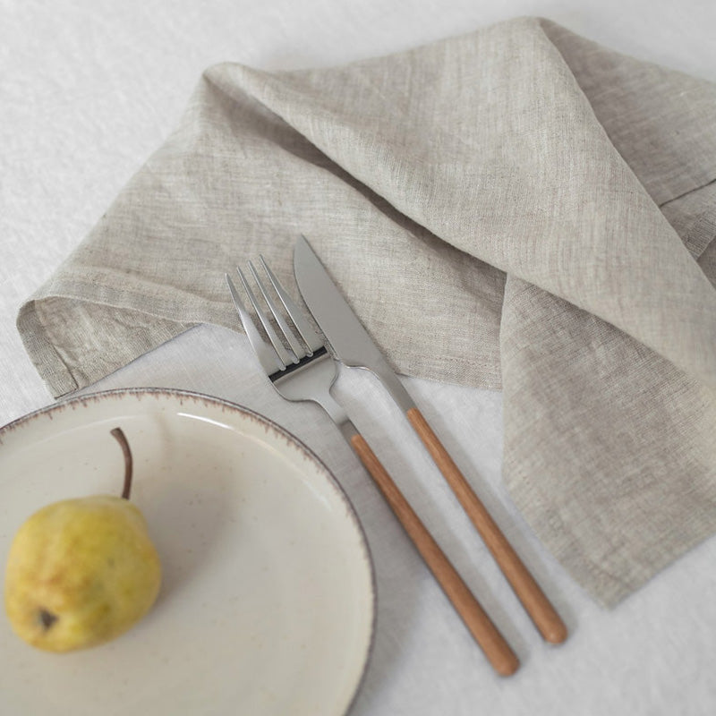 Moderne Leinen-Servietten von Linen Tales im 2er Set, 40x40 cm, Farbe Melange oder Weiß, 100 % Leinen, stone washed für einen extra weichen Stoff, Kuvertsaum, umweltfreundliche Produktion