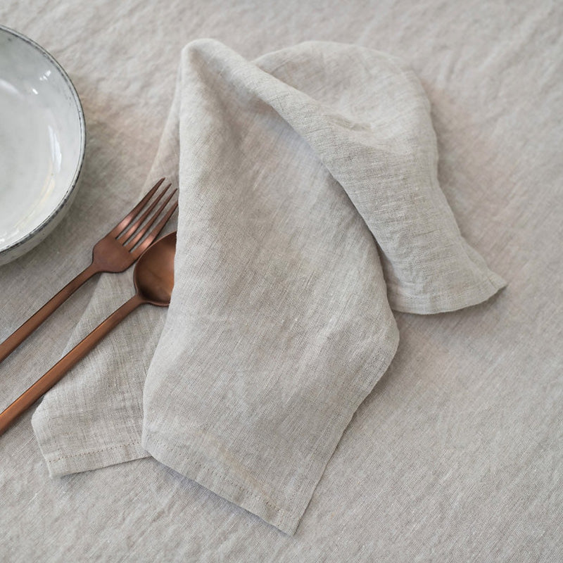 Linen Tales Leinen-Servietten im 2er Set, 40x40 cm, Farbe Melange oder Weiß, 100 % Leinen, stone washed für einen extra weichen Stoff, Kuvertsaum, umweltfreundliche Produktion, für festliche Tafeln oder für jeden Tag