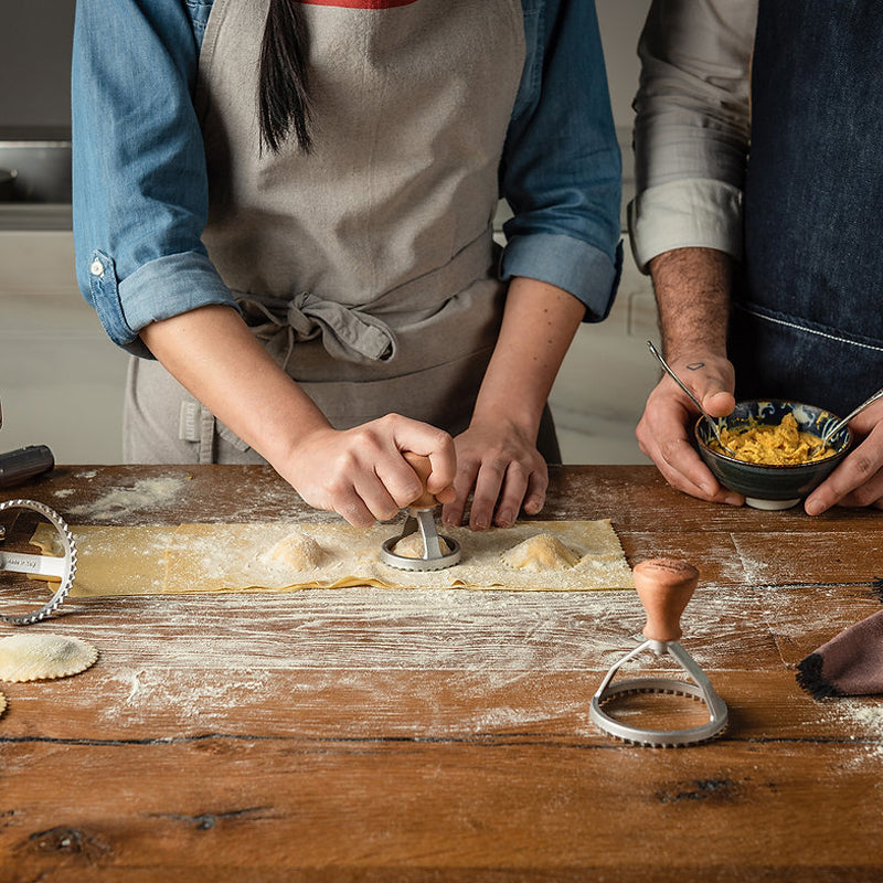 Praktisch in deiner Küche:  Plätzchenausstecher /Stampini von Marcato, auch für Ravioli , Fondant, Butter etc. geeignet, verschiedene Formen, Stempel aus Aluminiumguss, Griff aus Holz