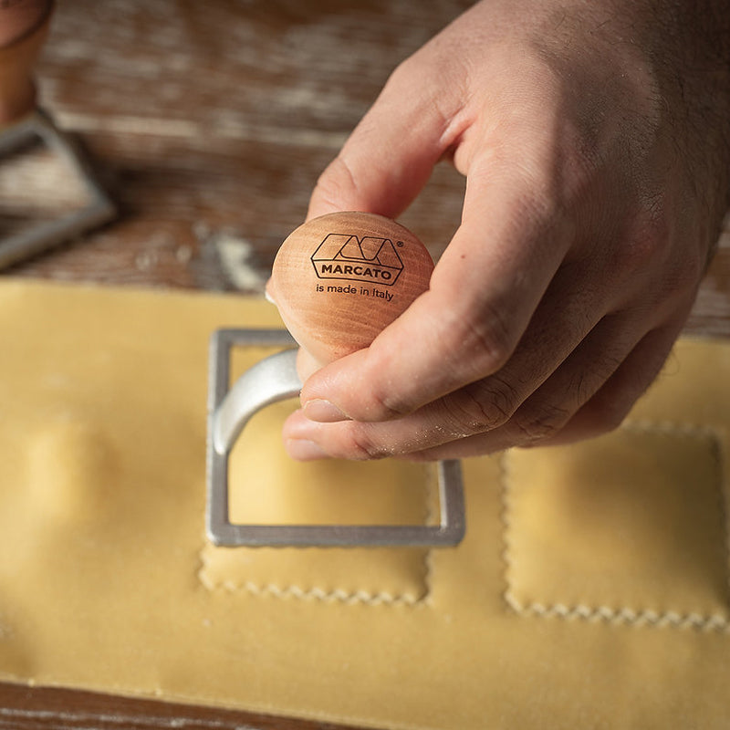 Marcato Plätzchenausstecher, auch für Ravioli, Fondant, Butter etc. geeignet, verschiedene Formen, Stempel aus Aluminiumguss, Griff aus Holz