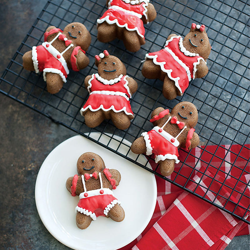 6 Lustige Gingerbread  Figuren, gebacken in einer Backform von Nordic Ware