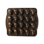 20 Totenköpfe backen in der Backform TOTENKÖPFE von Nordic Ware, robuster Aluminiumguss, PFAS-freie Antihaftbeschichtung