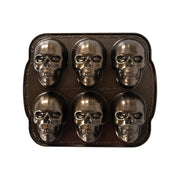 Totenkopf-Backform von Nordic Ware, Gesamtvolumen 1,2 Liter, Länge 29,8 cm, Höhe 5,8 cm, Breite 25,4 cm, robuster Aluminiumguss, PFAS-freie Antihaftbeschichtung