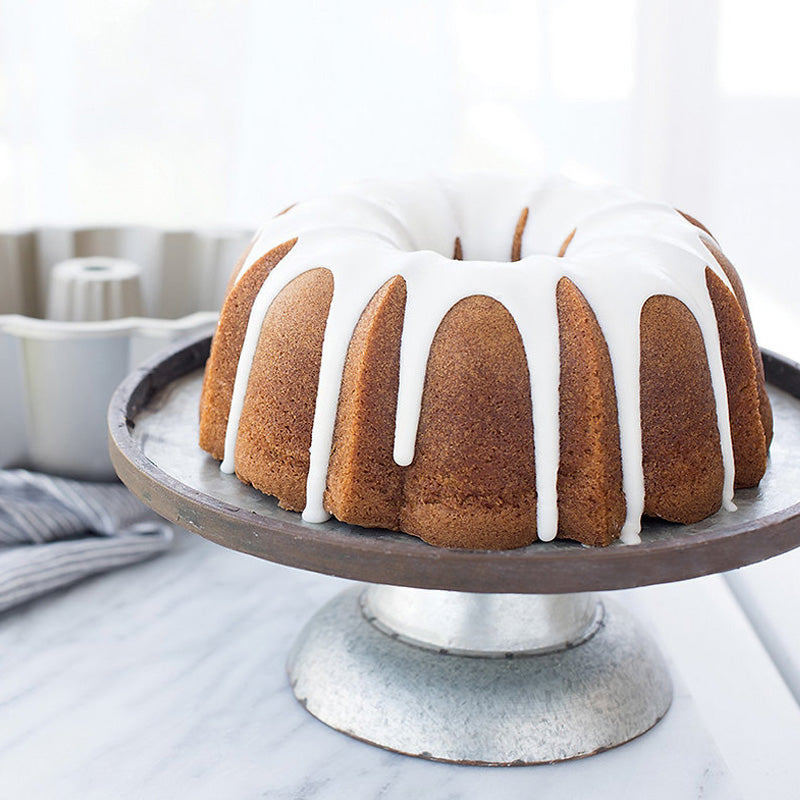 Kuchen  aus der Nordic Ware 75h Anniversary- Gugelhupf-Form.