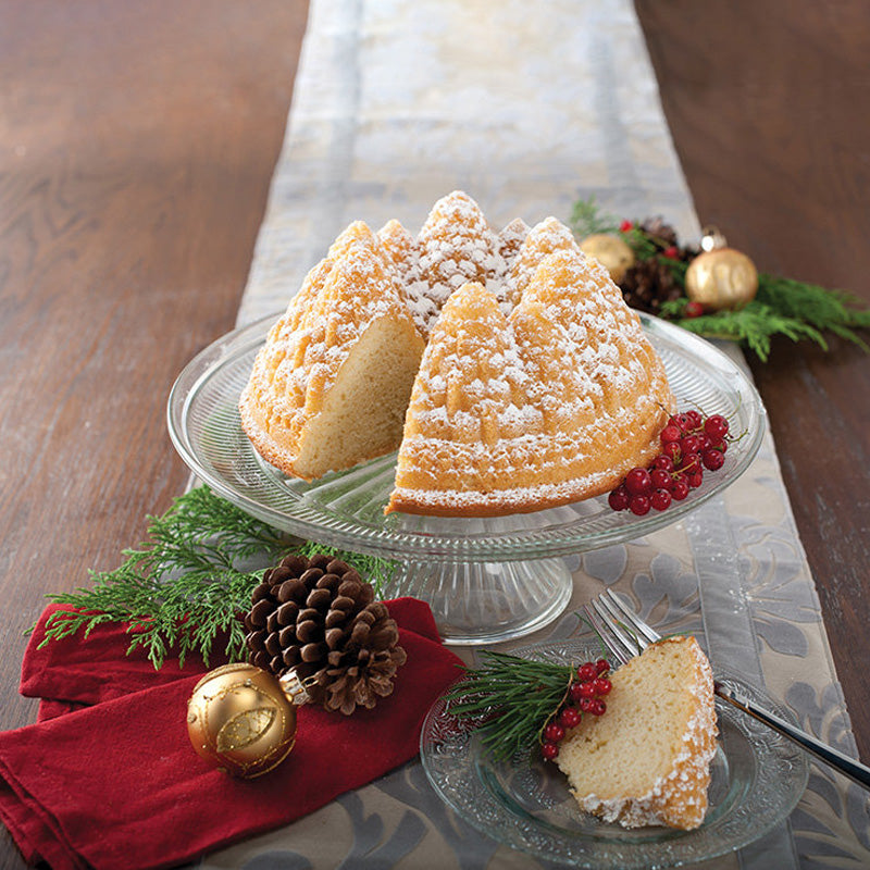 Kuchen aus der Nordic Ware Gugelhupfform Tannenwald,  Online-Shop Home-and-Kitchen.de