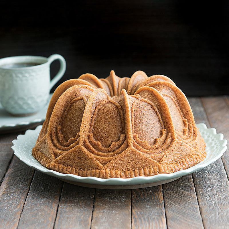 Kuchen aus der Nordic Ware VAULTED CATHEDRAL-Backform Gugelhupf, Online-Shop Home-and-Kitchen.de