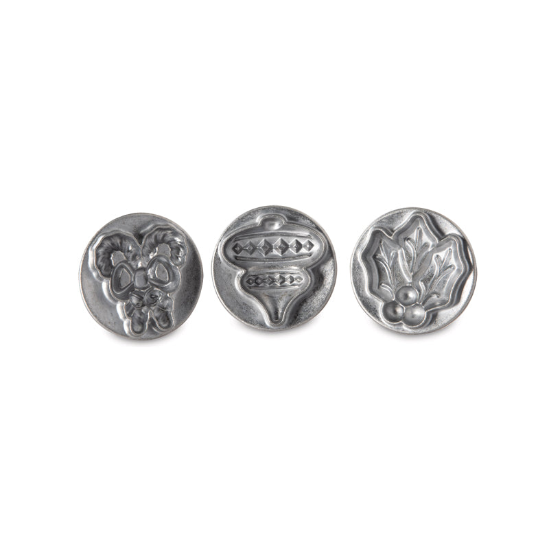 Unterseite Aluminium-Plätzchen-Stempel von Nordic Ware mit Weihnachtsmotiven