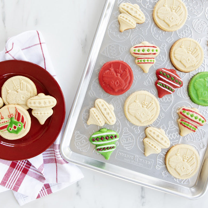 HOLIDAY Weihnachtsplätzchen Ausstecher von Nordic Ware mit 
weihnachtlichen Motiven im 3er Set