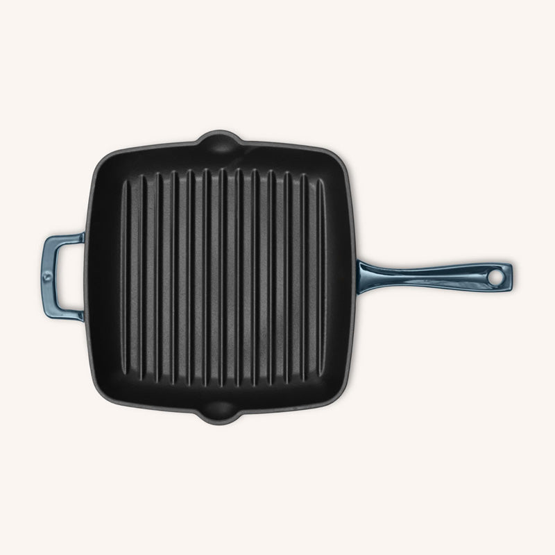 Hohe Rillen für Grillstreifen, OLAVSON Gusseisen-/Grillpfanne;  Farbe: Petrol, 24 cm, quadratisch, emailliert, PFAS frei, 2 Griffe  Online-Shop Home-and-Kitchen.de