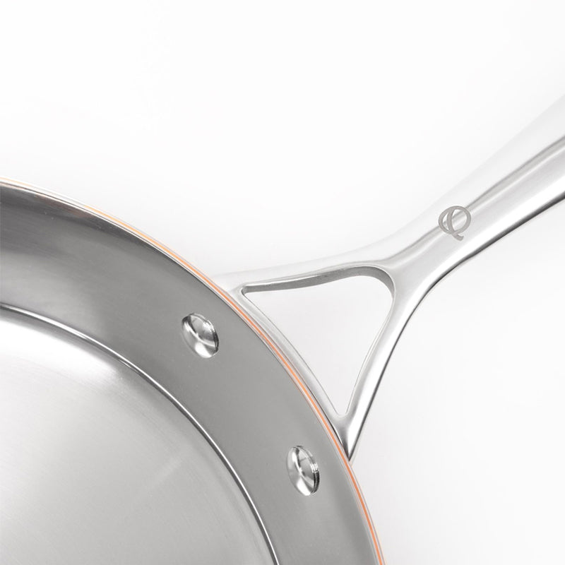 Angenieteter Stiel-Griff an Kupferkernpfanne von Olavson. Online-Shop Home-and-Kitchen.de