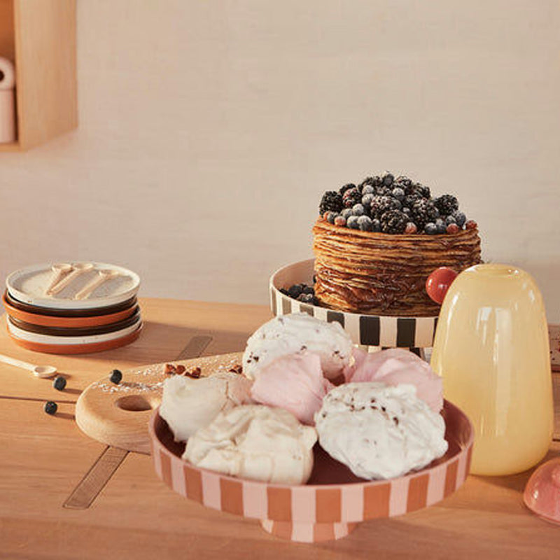 Kombiniere Tortenplatte und Bowl in gleicher Farbe miteinander. Sie gibt es in den Farben Caramel + Rose, Schwarz + Weiß, Caramel + Lavender. Online-Shop Home-and-Kitchen.de