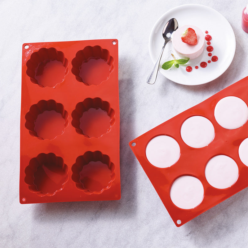 Auch für süße Desserts: Briochettes - Kuchenform von Paderno
für 6 Kuchen, 30 cm x 17,5 cm / je Form 110 ml Füllmenge, 7,9 cm x 3,7 cm, Gewicht 120 gr., lebensmittelgeeignetes Silikon in der Farbe Rot, spülmaschinengeeignet. Online-Shop Home-and-Kitchen.de