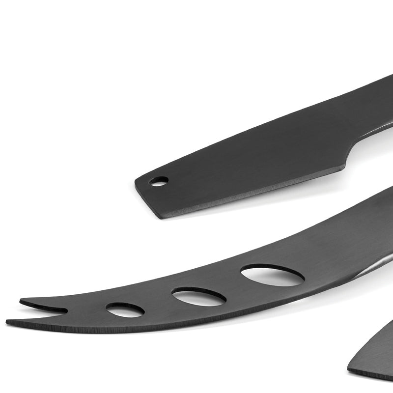 Das 3-teilige Philippi-Käsemesser-Set ONYX ist robust, langlebig und kratzfest und schneidet jede Sorte Käse einfach und problemlos. Die Messer sind aus PVD-beschichtetem Stahl und liegen angenehm schwer in der Hand. Sie werden geliefert in einer eleganten Geschenkbox. 
