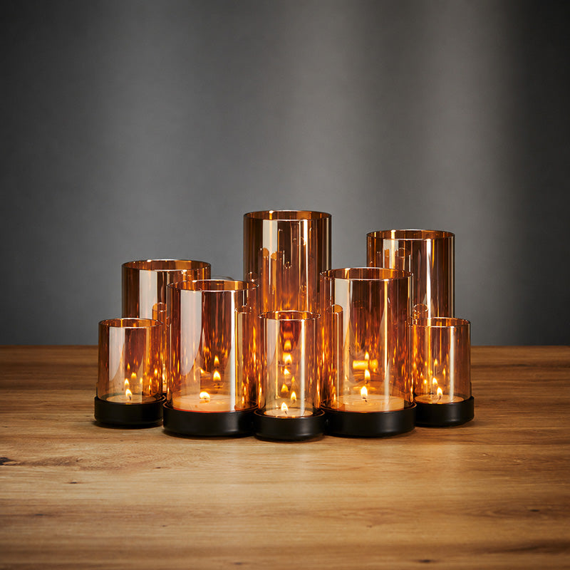 BELLO HORIZONTE, ein Windlicht von Philippi Design, BELLO HORIZONTE Lichtspiel von Philippi Design, 10 bernsteinfarbene, verspiegelte Glasröhren in unterschiedlichen Höhen, zum Säubern einfach Glaszylinder hochheben