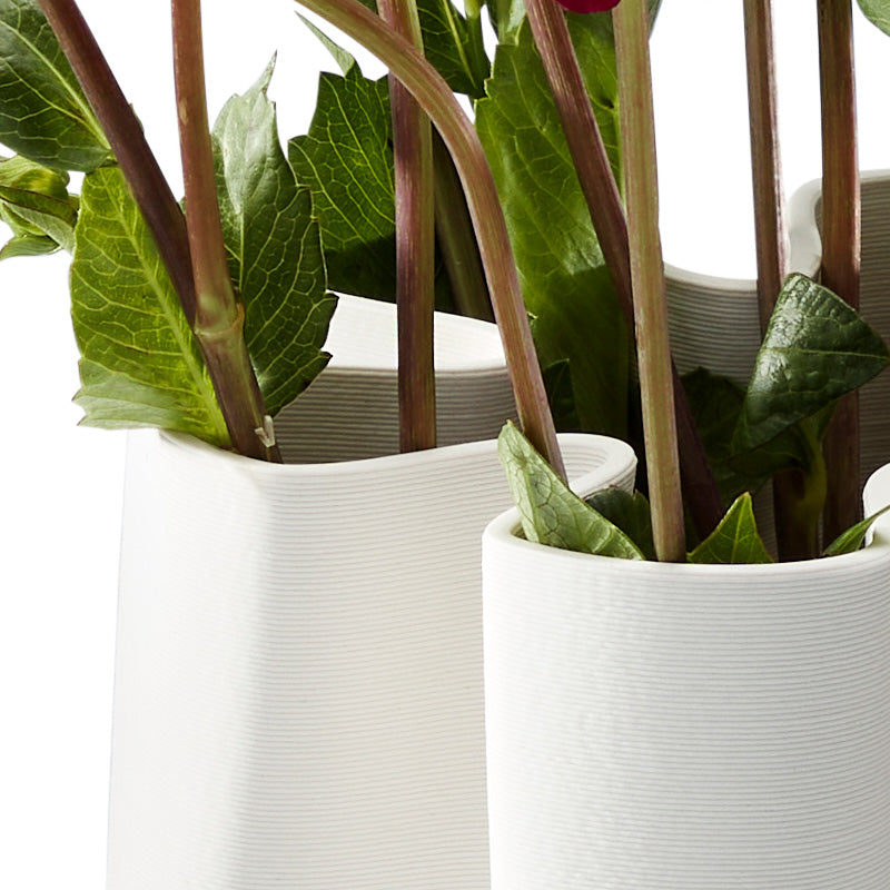Im 3D-Druck Verfahren hergestellt:   Keramikvase LIVREE von Philippi Design. Faltenstruktur außen, wasserdichte Beschichtung innen,  Höhe 22 cm, Durchmesser 20 cm. Online-Shop Home-and-Kitchen.de