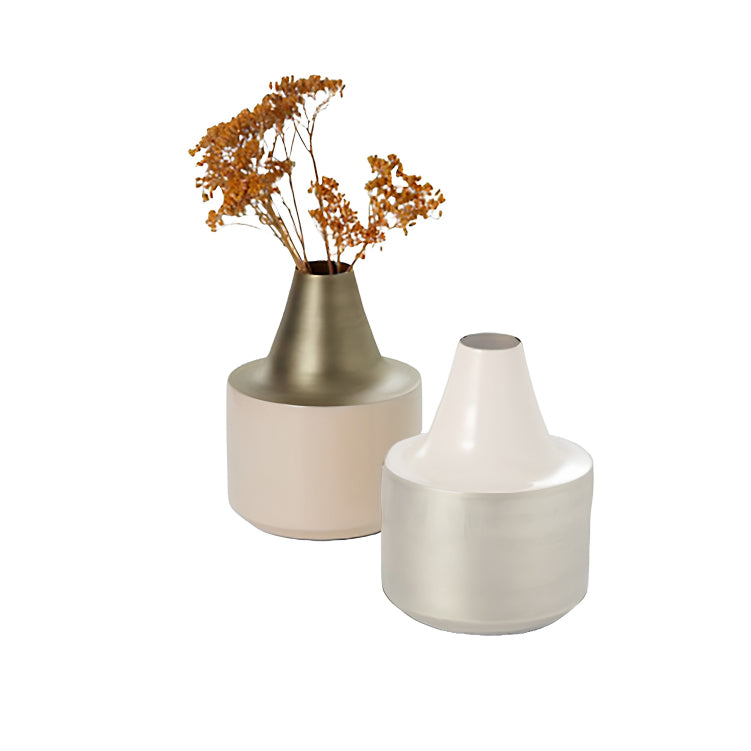 BARBADOS Vase I von Philippi Design,
oben Antik-Messing beschichtet, unten emaillierter Stahl in Beige, Höhe 20 cm, Ø 16 cm, zweite Vase ist separat erhältlich im Online-Shop Home-and-Kitchen.de