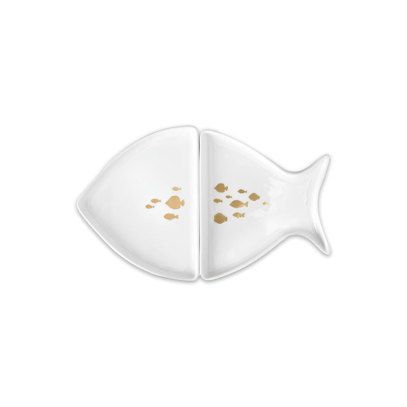 Biete deinen Gästen auf dem 2-teiligen Fisch-Schalen-Set von Räder Design leckere Snacks und Knabbereien an. Die Schalen sind innen glasiert und haben eine matte Außenwand. Ihre Größe beträgt  15,7x12,1x1,4 cm, ist aus Porzellan und hat Fischmotive in Decal-Print auf dem Boden der Schale.