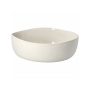 Stylisch anzusehen und praktisch obendrein: die Räder Design Steingut-Schüssel CUCINA ITALIANA mit einem Durchmesser von 30 cm. Sie ist Beige, hat ein wellenförmiges Design und eine glasierte Innenseite für eine einfache Reinigung. 
