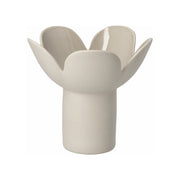 Die Vase BLUME von Räder Design ist ein echter Hingucker. Sie ist vielseitig verwendbar. Fülle Blumenerde hinein und setze ein Pflänzchen dazu oder fülle, wie üblich bei einer Vase, Wasser hinein und deine Blumen fühlen sich wohl. Ihre Farbe ist Beige und sie ist aus Steingut.