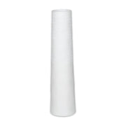 Mit ihrer Höhe von 30 cm und einem Durchmesser von 7,5 cm, ist die aus weißem Porzellan hergestellte Blumenvase RAUMPOESIE von Räder Design ein wahrer Eyecatcher. Außen ist sie teilglasiert, innen komplett und eignet sich gut für Blumen und Zweige mit längeren Stielen. 