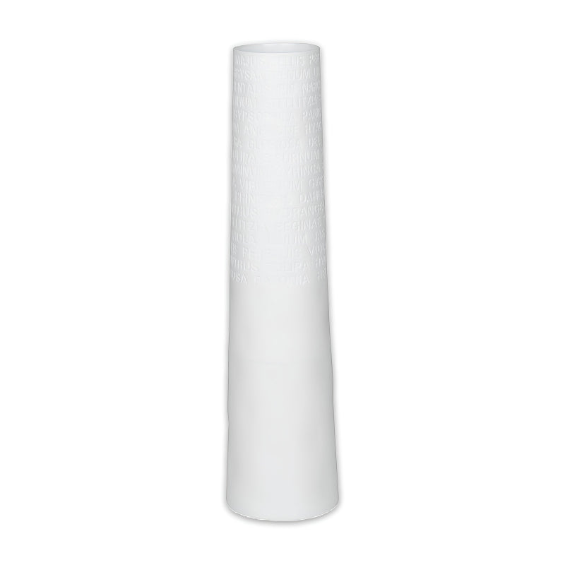 Mit ihrer Höhe von 30 cm und einem Durchmesser von 7,5 cm, ist die aus weißem Porzellan hergestellte Blumenvase RAUMPOESIE von Räder Design ein wahrer Eyecatcher. Außen ist sie teilglasiert, innen komplett und eignet sich gut für Blumen und Zweige mit längeren Stielen. 