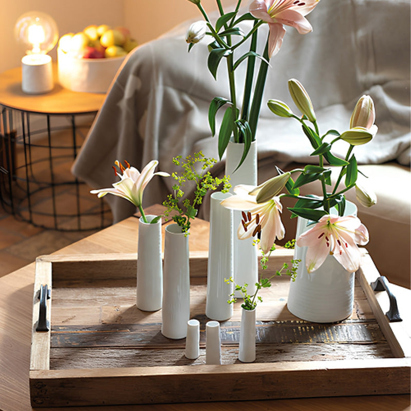 Auf jeder Tafel, elegant oder rustikal, kannst du  deine Blumenvase mit anderen schönen Vasen oder Schalen aus verschiedenen Serien von Räder Design kombinieren. Zu finden im Online-Shop Home-and-Kitchen.de