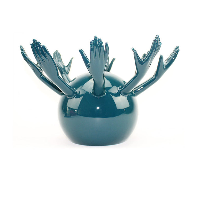 Die große HAND-Keramik-Obstschale von Rebirth Ceramics hat einen Durchmesser von 30 cm. Und genau deshalb ist sie besonders dekorativ als Obstschale. Sie ist aus 100 % natürlicher Keramik, wurde in Italien hergestellt und ist ein Unikat, was auch ohne Obst als Dekoelement auffällt. Im Online-Shop Home-and-kitchen.de