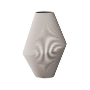 Aus 100 % recyceltem Kunststoff ist die CONE 2 Vase von recozy+ aus dem 3D-Drucker, mit Glaseinsatz für Blumen. Online-Shop Home-and-Kitchen.de