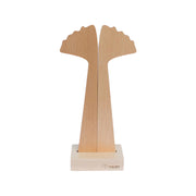 Salatbesteck-Set GINKGO von Reine Mère auf Holzblock.  Es besteht aus nachhaltigem Holz aus den Jurawäldern.  Online-Shop Home-and-Kitchen.de