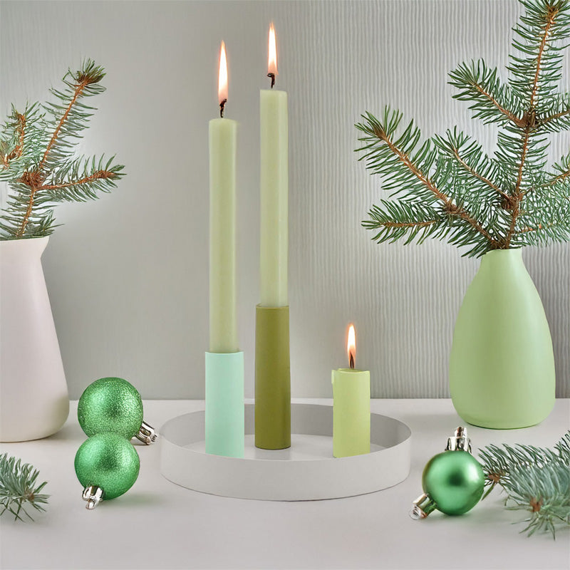Auch in der Weihnachtszeit kannst du LUNA klein von Remember hübsch dekorieren. Mit den entsprechenden Stabkerzen, die fest im Kerzenhalter verankert sind, zauberst du ein gemütliches Zuhause.